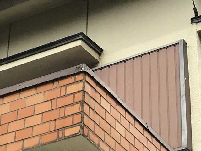 笠木の塗膜めくれ