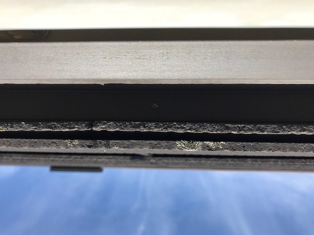 屋根材にコケ