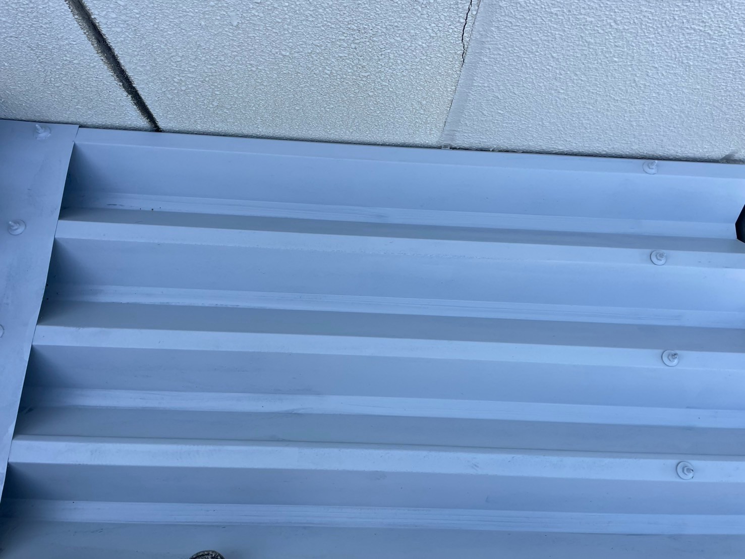 折板屋根の錆止め