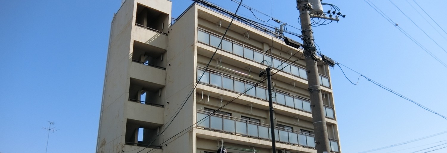 愛知県瀬戸市のマンションで洗浄工事と屋上打ち継ぎ目地撤去を実施しました