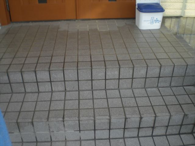 玄関の足元のタイル張り