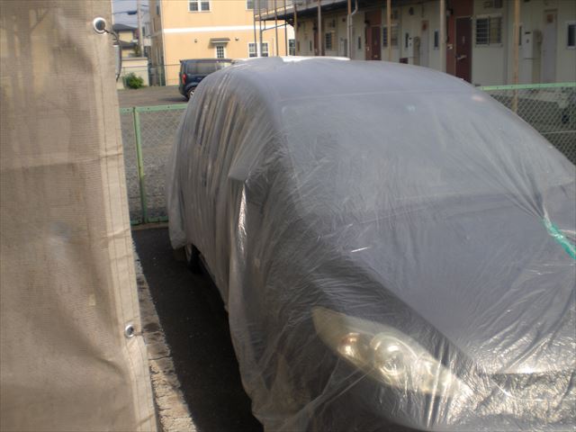 ４世帯のアパートの塗替え工事の継続作業になります。水戸市