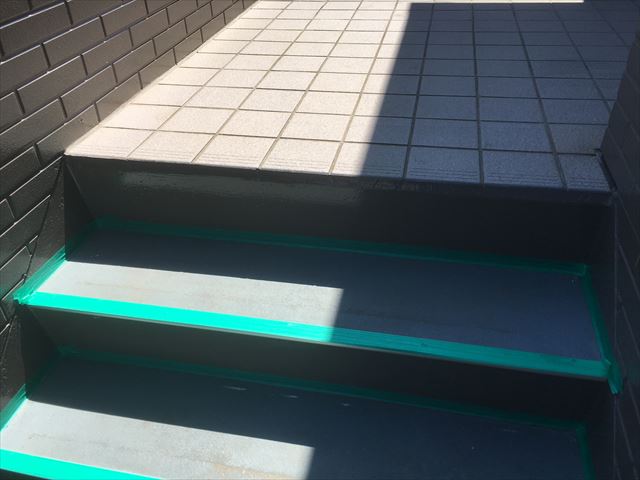 階段踏み板塗装前養生