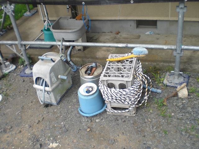 塗装のご依頼をいただきました。塗装前の高圧洗浄作業のお話です