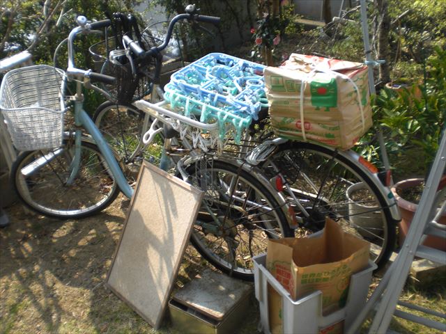 塗装工事のご依頼をいただきました。塗装前の高圧洗浄作業です。