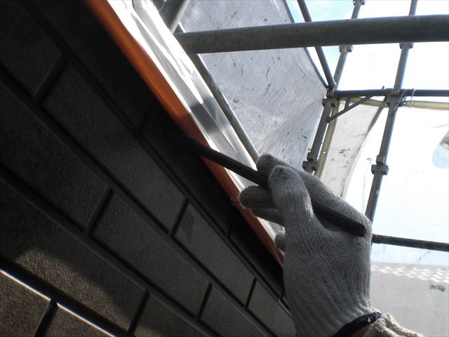 塗装工事の継続作業になります。高萩市での作業の様子です。