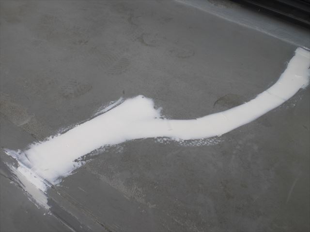 雨漏りがするということなので、防水工事に伺いました。
