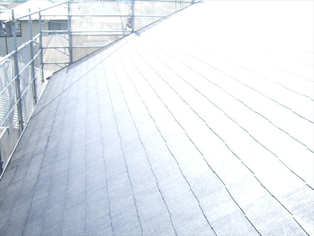 プレミアムシリコンで外壁上塗り作業になります。/水戸市千波町