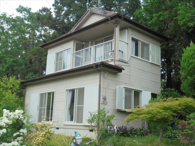 鉾田市の別荘で屋根・外壁の塗り替えの為の建物診断をしてきました。