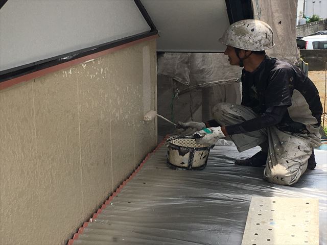 水戸市渡里町のス－パ－セランマイルドでの塗り替え現場の作業になります。