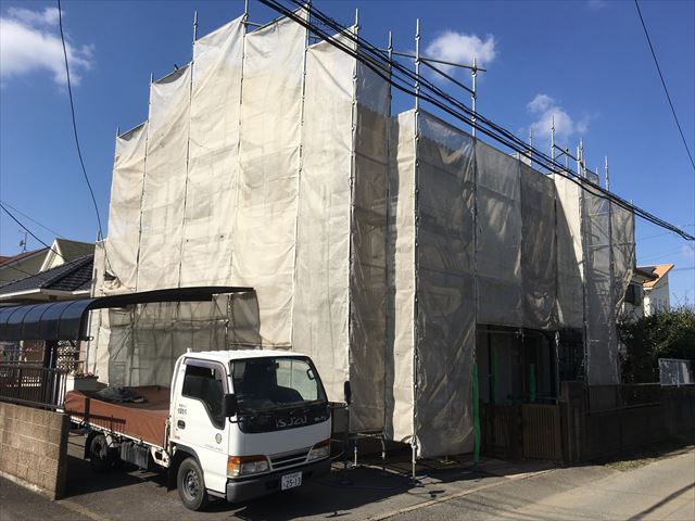 外壁と破風・軒天等附帯部塗装工事の塗装前高圧洗浄/ひたちなか市