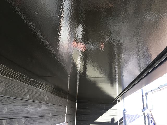 水戸市のＡＰの外壁を弱溶剤シリコン塗料・軒天を弱溶剤ウレタン塗料で塗装作業しました。