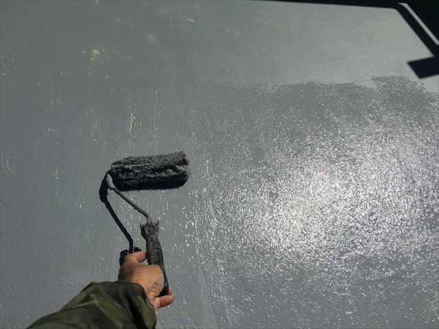 防水補修塗装工事と外壁塗装上塗り作業をしてきました/日立市
