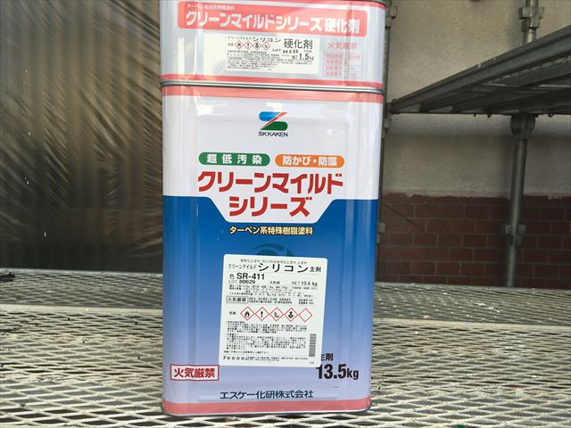 クリ-ンマイルドシリコンで外壁上塗り、アレスセラマイルドで軒天上塗り/松戸市紙敷