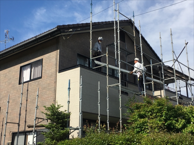 茨城町　塗り替え工事　足場架設中