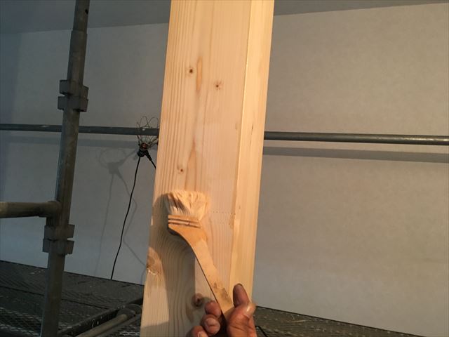 木製柱 下塗り