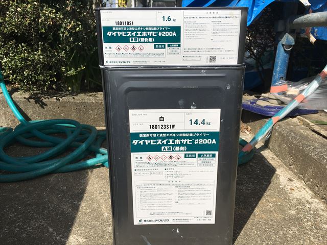前型パルフェＭ３「セキスイハイム」の外壁屋根塗装工事の錆止めと外壁下塗り作業/北茨城市