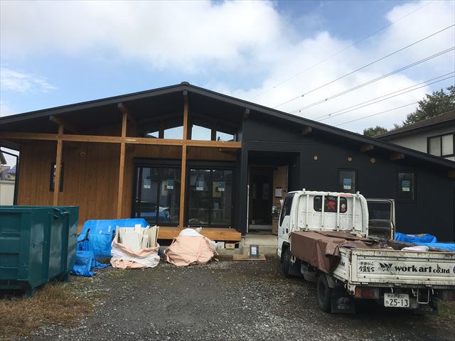 新築平屋住宅・室内木製部分のオイルステイン塗装作業/つくば市