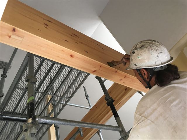 木製梁 上塗りクリア塗装