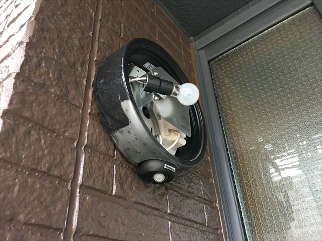 玄関電灯塗装