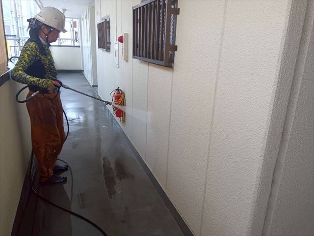 取手市RC3階建高圧洗浄