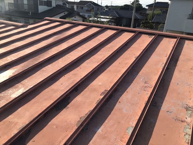 水戸市瓦棒屋根塗装ケレン完了