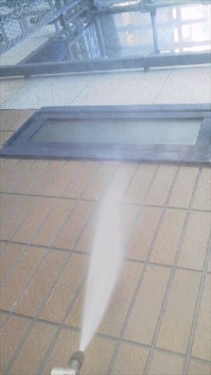 日立市相田町／高圧洗浄塗装前の工程です。