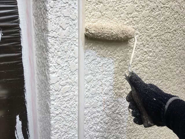 Y邸壁上塗り中1回目