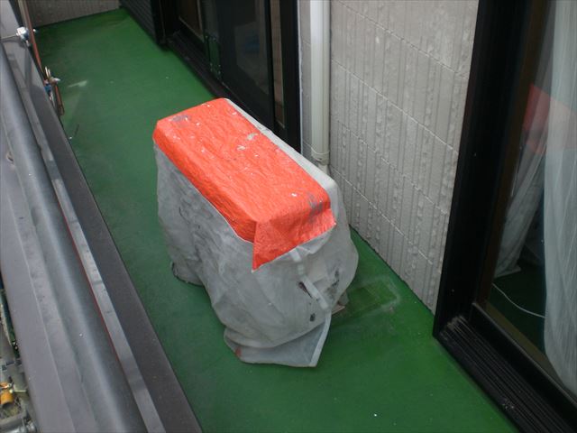 水戸市酒門町で窓周りのシーリング部分にウレタンパテで増し打ち