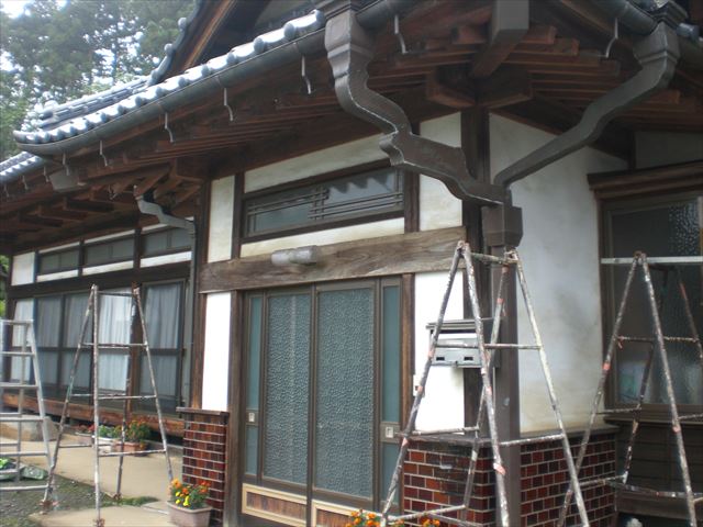 笠間市内でお客様のところで漆喰壁をアレスセラマイルドで仕上塗り