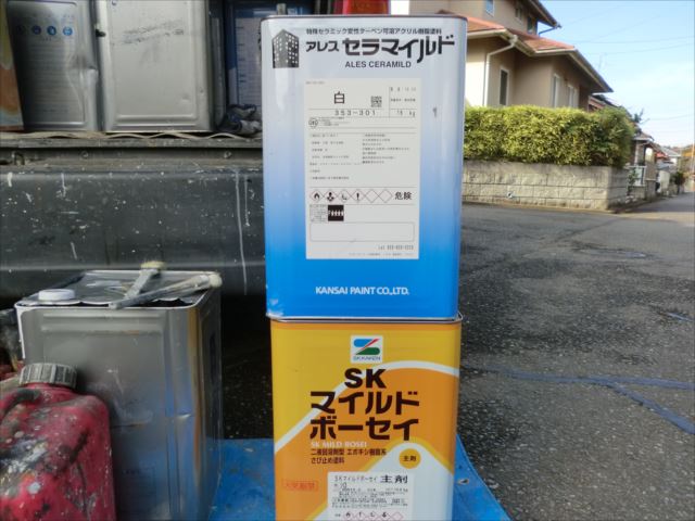 アレスセラマイルドを使用して軒天の塗装を行いました。つくば市富士見台にて、