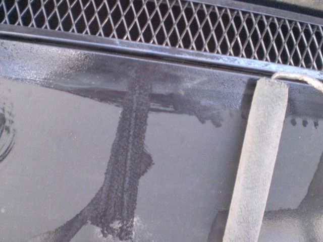 玄関庇の下塗り作業