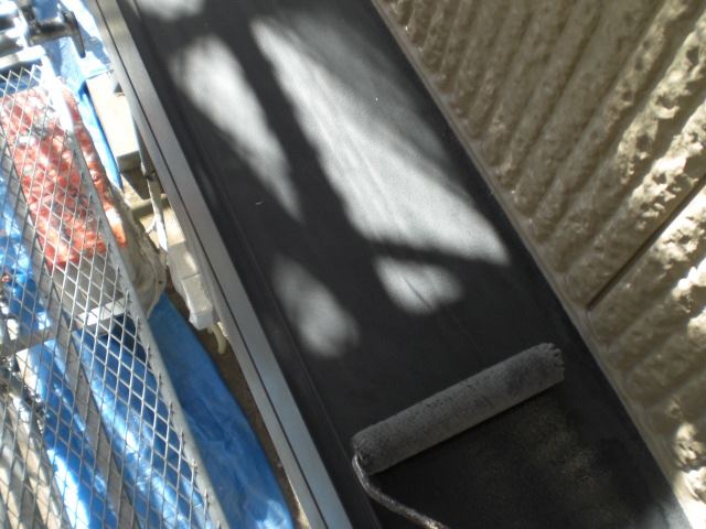 シャッターボックス上塗り作業