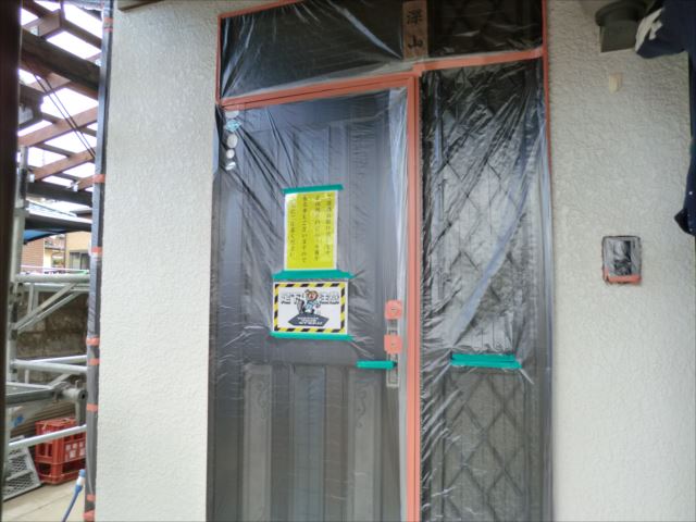 玄関ドアのビニール養生