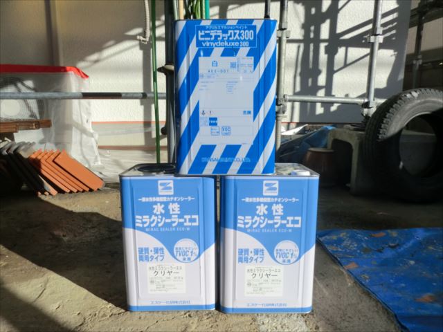 ひたちなか市でエスケー化研の水性ミラクシーラーエコクリヤーを使用して外壁シーラー下塗りの作業を行いました。