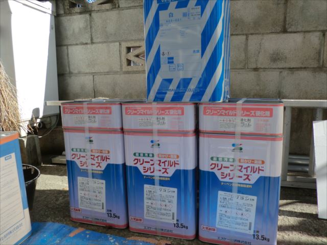 ひたちなか市でエスケー化研のクリーンマイルドシリコンを使用して外壁塗装の作業を行いました。
