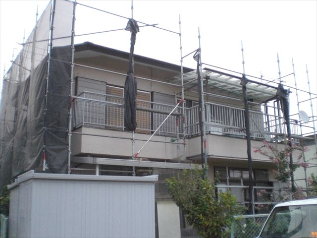 塗装前に軒天と木部の旧塗膜ケレン作業をしてきました　千葉県松戸市