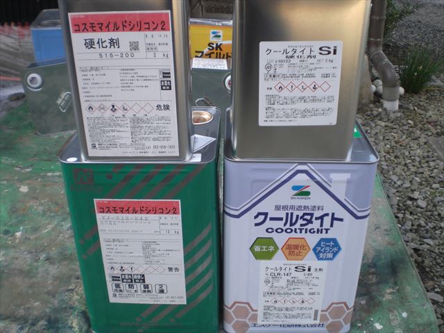 関西ペイント　コスモマイルドシリコンで外壁１回目の着色作業　土浦市