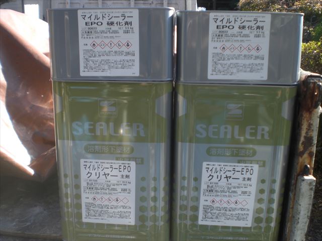 ひたちなかで外壁サイディングをマイルドシーラーエポで下塗です。