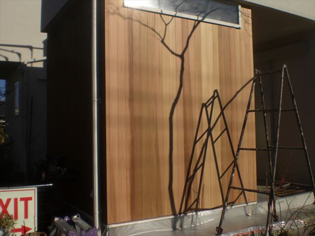 ひたちなか市本町で足場解体後にベースプロテクトを使って基礎塗装作業