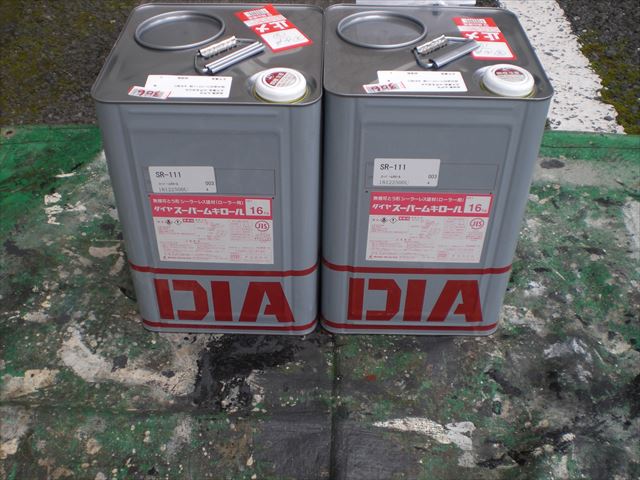 水戸市元吉田町でダイヤＳＰＲカラープライマーで外壁下塗り作業です。