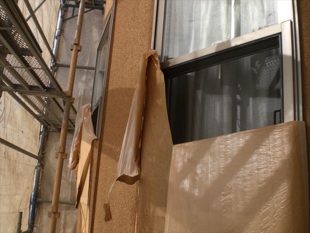 水戸市大塚町で水性一液型防水塗料アトレーヌでＦＲＰ防水下塗り