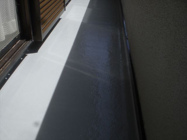 FRP防水アトレーヌ仕上げ塗り