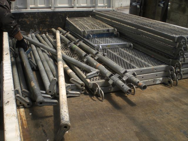 トラック荷台 積み込み