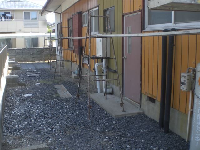 水戸市堀町/日本ペイントのケンエースで軒天着色仕上げ作業です