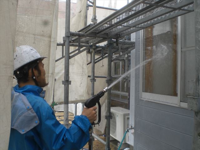 外壁洗浄中