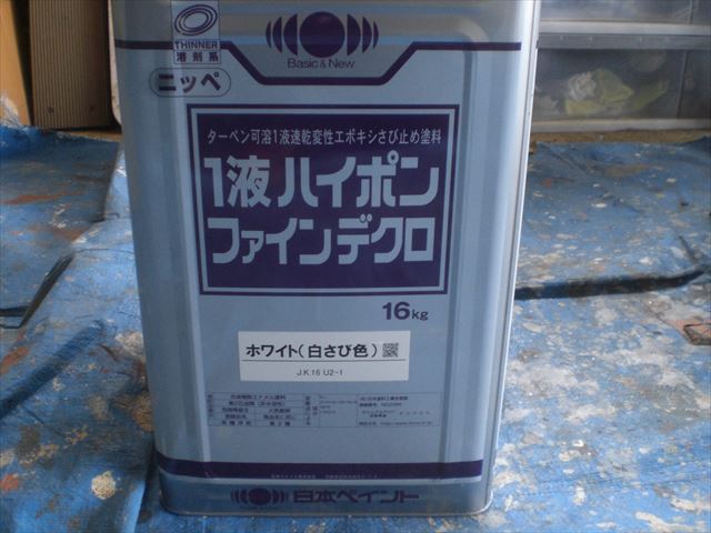 笠間市金井町で外壁の下塗り中塗りと破風板着色作業になります