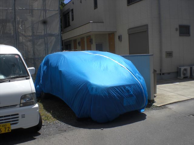 水戸市西原で外壁の下塗りと中塗り軒天着色とタスペーサー挿入作業