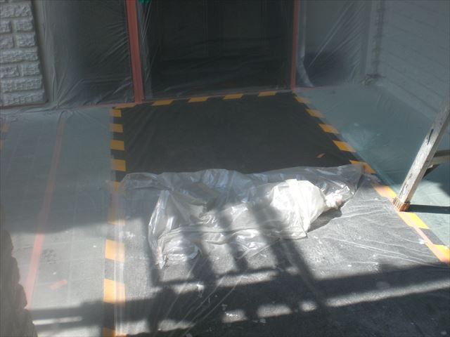 玄関前足元養生