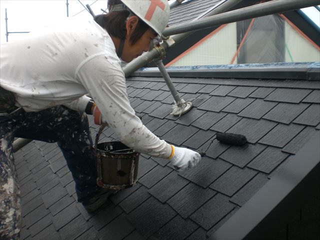 那珂市で付帯部の破風板やシャッターＢＯＸ・雨樋等仕上げ塗り作業